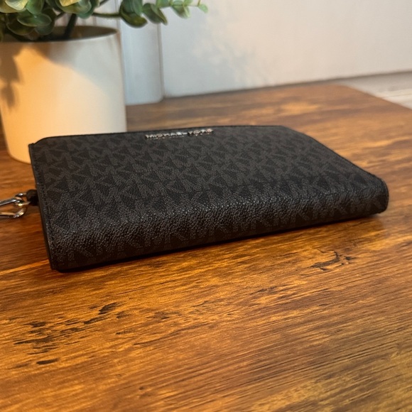 Michael Kors Large Double Zip Wristlet Wallet in Black - Retail $198 - Picture 5 of 8